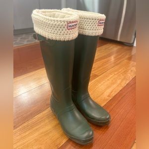 Hunter Forest Green (Matte) Original Tall Rain Boots w/Cable Knit Sweater Socks